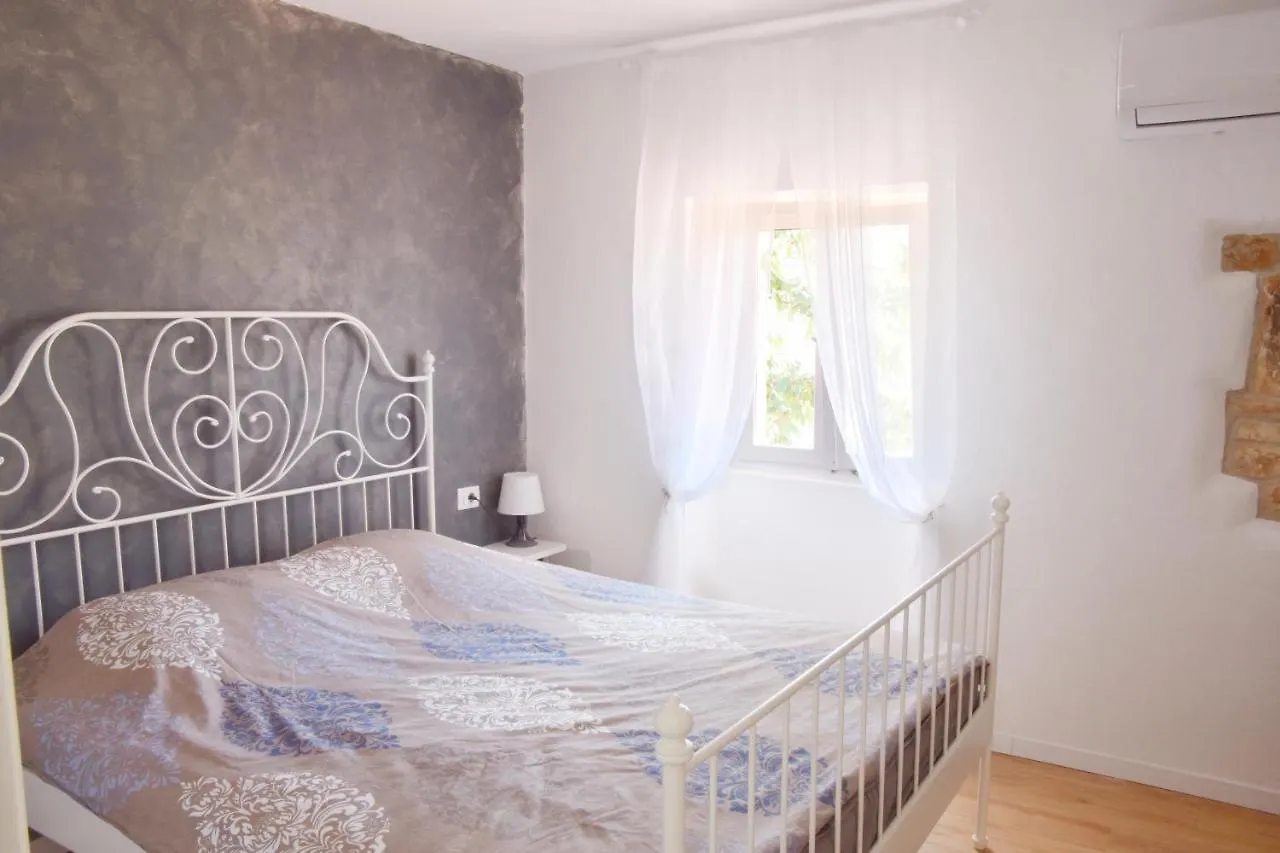Holiday home Casa Nini Mer - Cozy House With Sauna And Indoor Jacuzzi Sisan