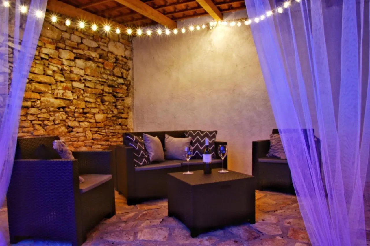 Casa Nini Mer - Cozy House With Sauna And Indoor Jacuzzi Sisan 0*,  Croatia